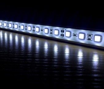 Imperméabilisez le côté 2835 émettant le profil en aluminium résistant à la chaleur de lumières de bande de LED