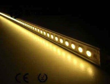 Les lumières de bande de RVB DC12V LED refroidissent le guide optique de tube blanc et flexible de DMX LED